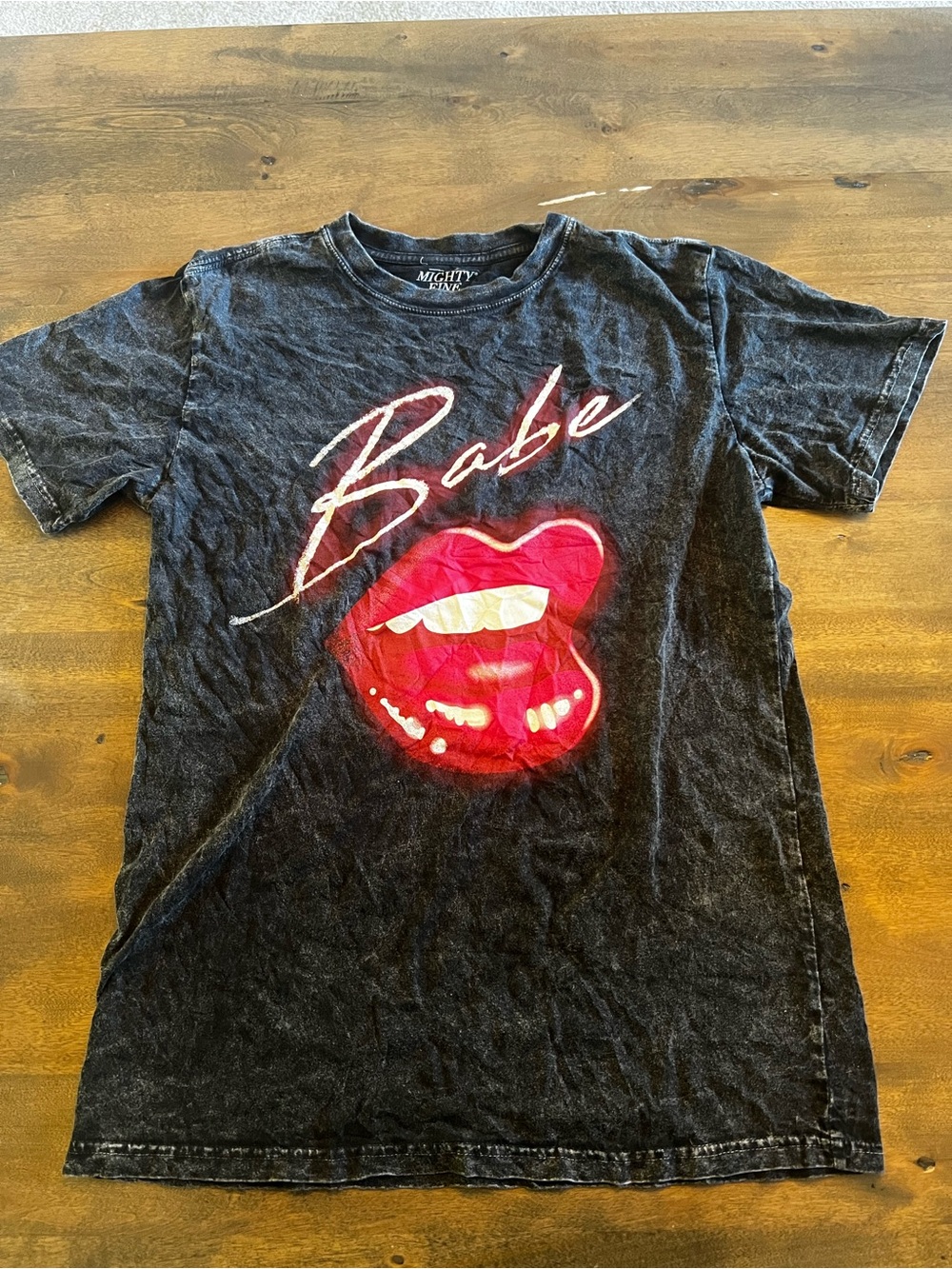Mighty Fine Babe Lips Graphic Mineral Wash T-Shirt Small